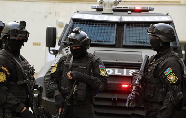 Bakıda iki polisi bıçaqlayan şəxs məhv edildi